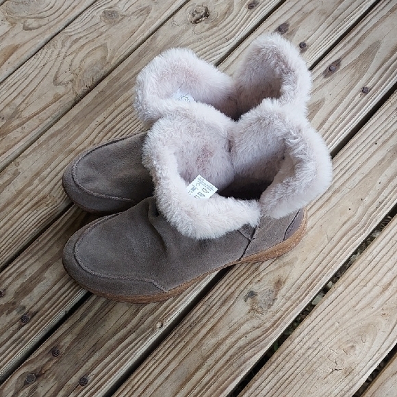 Taos Footwear Ankle Boots in Grayish/Biege With Ruched Design In Suede - Picture 1 of 5